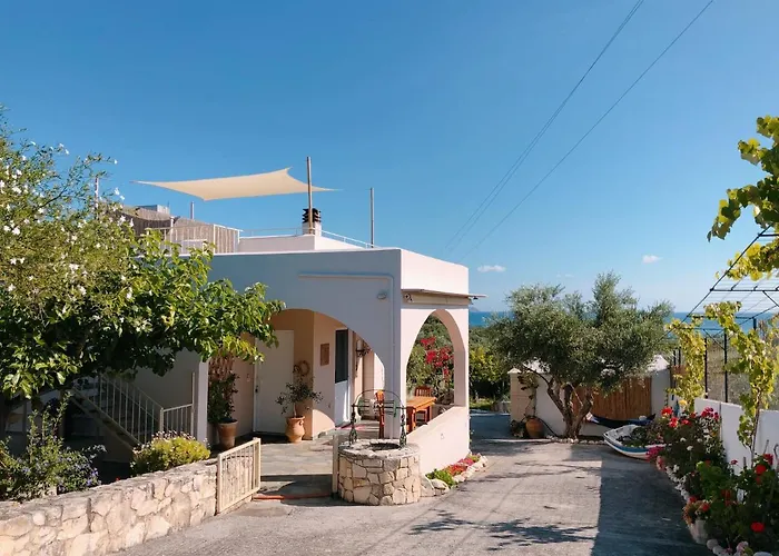 Elia\'S House Traditional & Cozy By 8Essentially