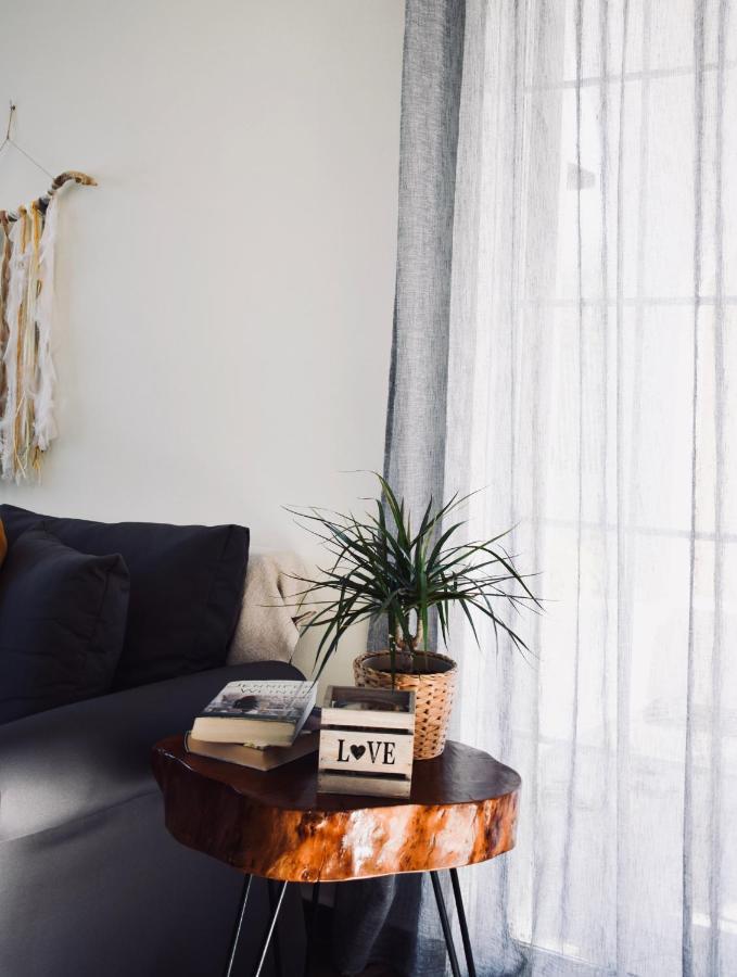 Elia's House Traditional & Cozy By 8essentially *