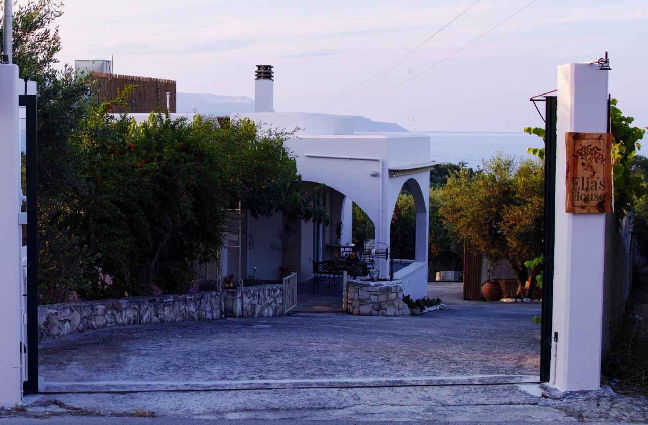 Elia's House Traditional & Cozy By 8essentially *